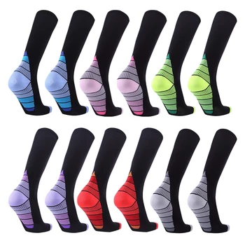 Новые футбольные носки для тренировок и соревнований с противоскользящим покрытием, длинные цветные Дышащие, впитывающие пот Мужские Женские футбольные носки